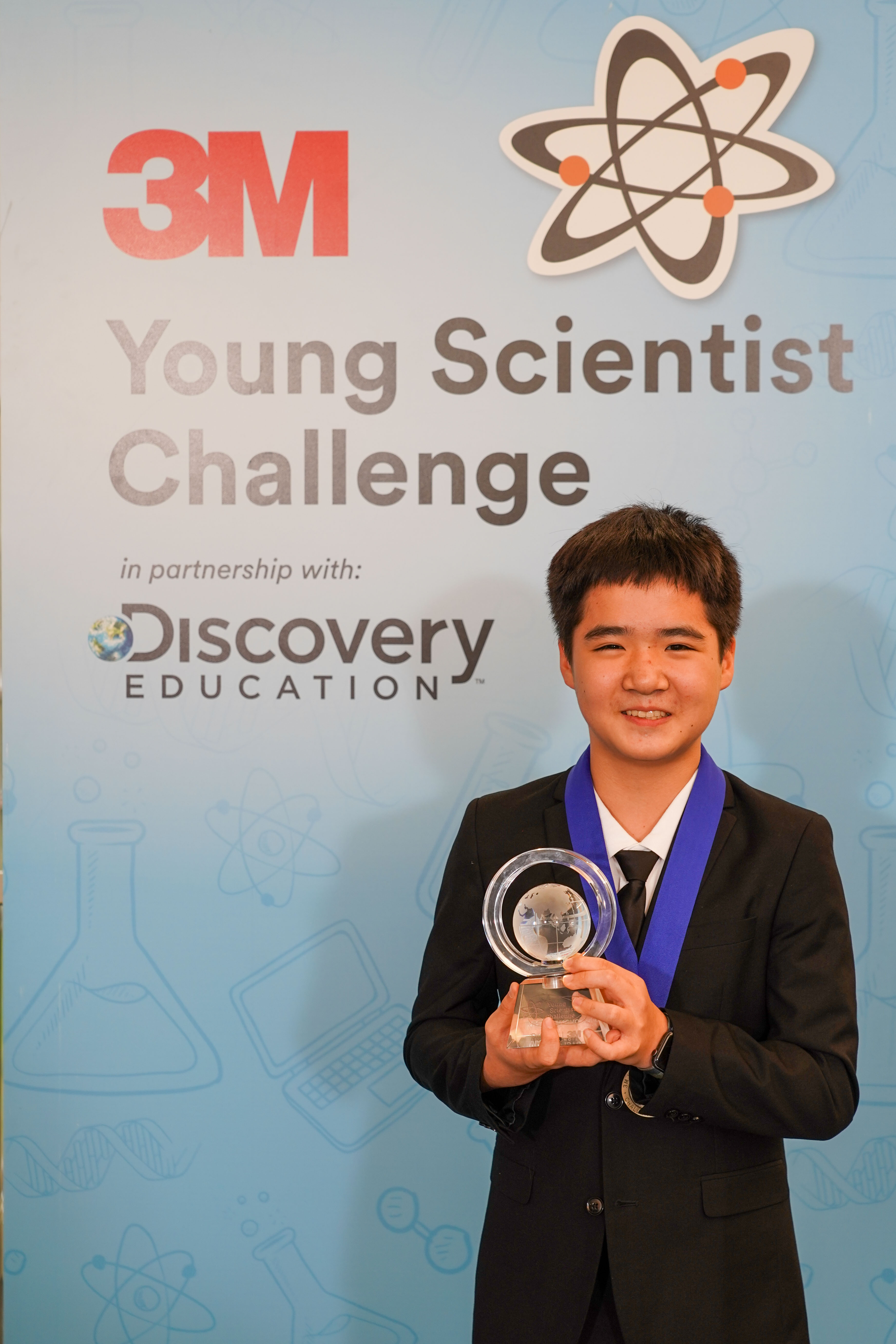 Kevin Tang is the winner of the 2025 3M Young Scientist Challenge!